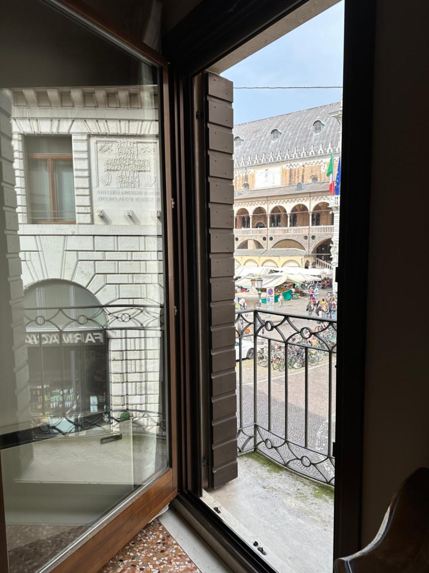Padovaresidence Apartments - Vista Piazza Delle Erbe E Palazzo Della Ragione Exterior foto